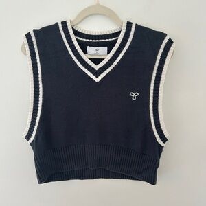 TNA Marcy Cropped Sweater‎ Vest Size Small Navy Blue Preppy Collegiate Campus